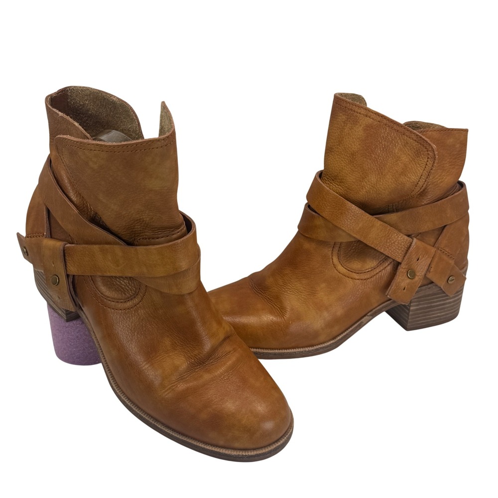 UGG Elora Tan Leather Ankle Boots Harness Strap‎ Block Heel Western Sz 8 1017471